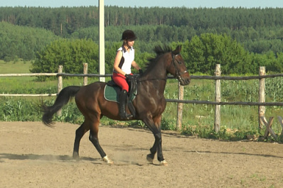 "Очень тянуло в Россию": девушка из Самарской области после учебы в Австрии развивает конный туризм на родине