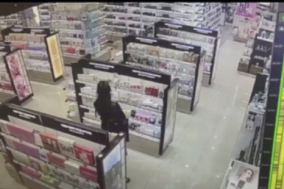 В Тольятти женщина сбежала из магазина, прихватив 6 флаконов с духами 