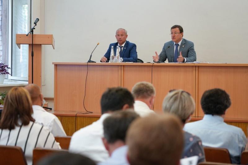 Дмитрий Азаров обсудил с руководством и жителями Исаклинского района стратегию развития территории и решение вопросов, которые ставят люди