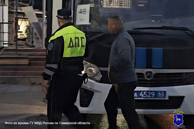 В Самаре водитель-иностранец без прав предложил взятку, но получит статью