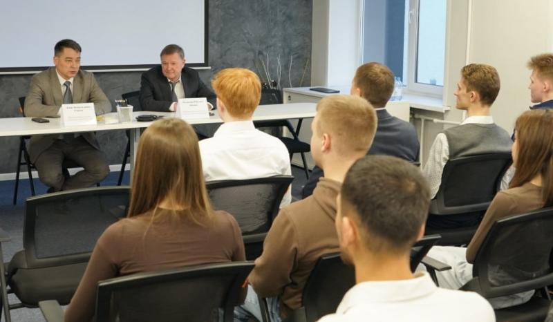 Чем лечить? В Самаре студентам рассказали о медицинской промышленности