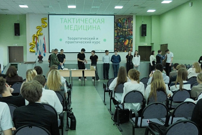 Участники программы "Школа героев" учили самарских школьников оказывать первую медпомощь