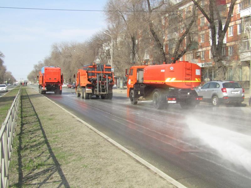 В Самаре дороги моют спецрастворами