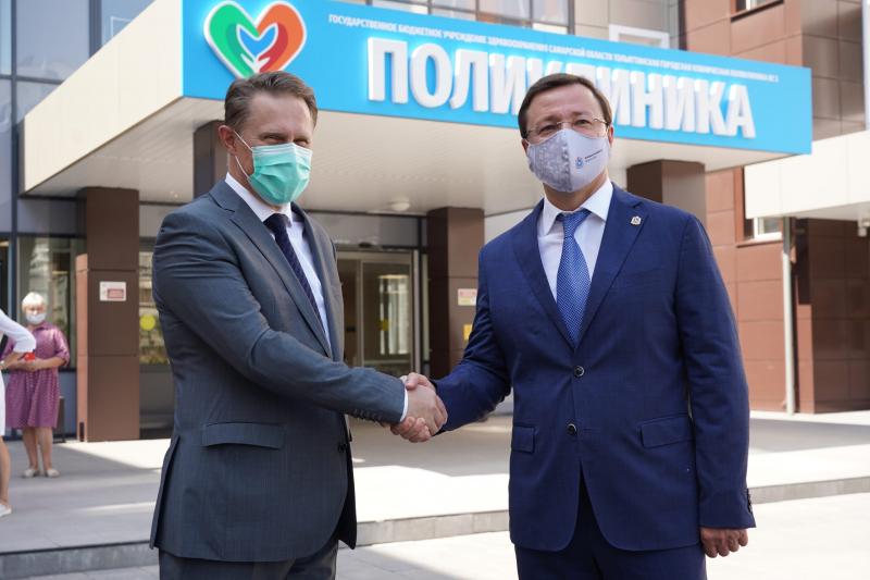 Глава региона и министр здравоохранения РФ проверили работу пункта вакцинации в Тольяттинской поликлинике № 3