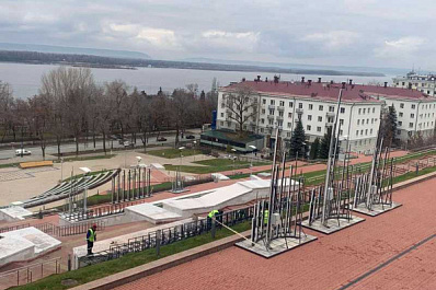 В Самаре приступили к монтажу новогодней иллюминации 