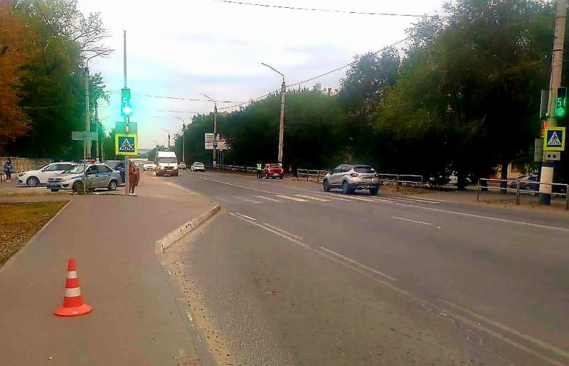 В Сызрани водитель на белой легковушке сбил на тротуаре 13-летнего мальчика и уехал