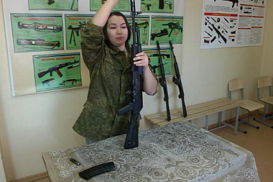 Владение оружием и первая помощь: в Самарской области проходят учебные сборы для школьников