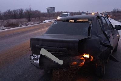 Утром 5 декабря на трассе в Самарской области столкнулись две легковушки