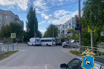 В Самарской области пассажирский автобус столкнулся со скорой помощью