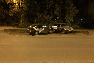 В Самаре на пенсионерку после ДТП упал столб