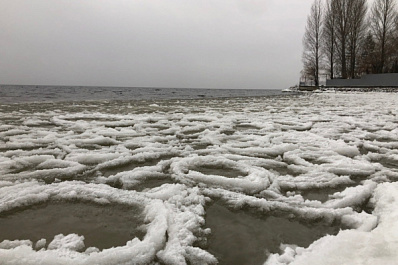 Жители Тольятти сняли "инопланетные" круги на воде