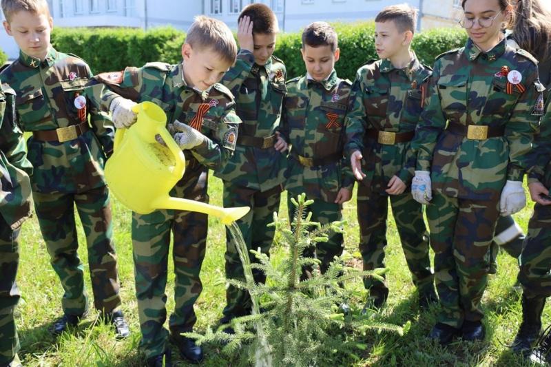 Закончили учебный год экологично: самарские нефтепереработчики устроили школьникам "ЁлкаФест"