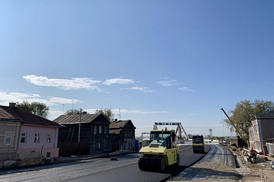 В Самаре начали асфальтировать улицу перед Фрунзенским мостом