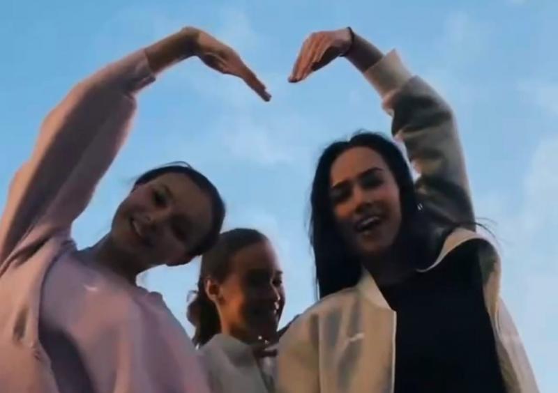 "Смотрите, как тут красиво!": олимпийские чемпионки Загитова и Щербакова восхитились самарским закатом