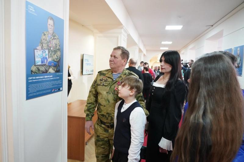 Открылась фотовыставка "Отец Героя. Самарская область"