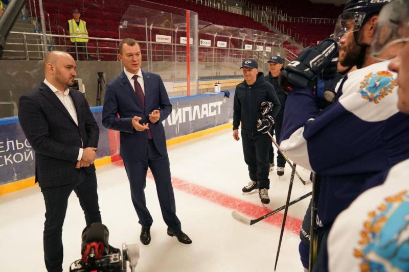 Губернатор Федорищев и министр спорта РФ Дегтярев вручили награды выдающимся спортсменам в День физкультурника