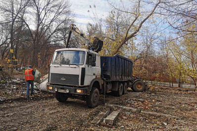 В Самаре с улицы Панова на полигоны отправили 30 машин с мусором