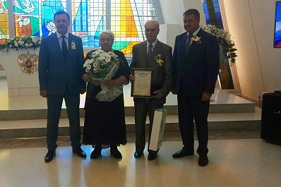 В самарском ЗАГСе супружеские пары получили медали За любовь и верность