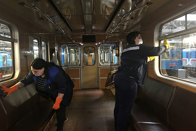 В Самаре месячник стартовал с мойки и дезинфекции вагонов в метро