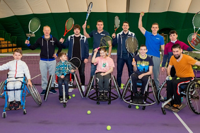 Хоккеисты тольяттинской "Лады" сыграли в теннис