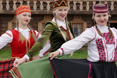 Самарцев приглашают на выставку народных костюмов губернии