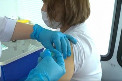 Жители Самарской области проходят вакцинацию от COVID-19 в мобильных ФАПах