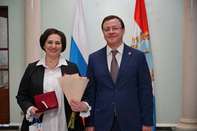 В канун 8 Марта Дмитрий Азаров вручил государственные награды