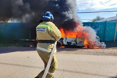 Водитель - в больнице: в Самарской области сгорела легковушка