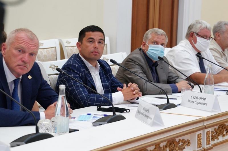 Дмитрий Азаров провел заседание совета по экологической безопасности региона