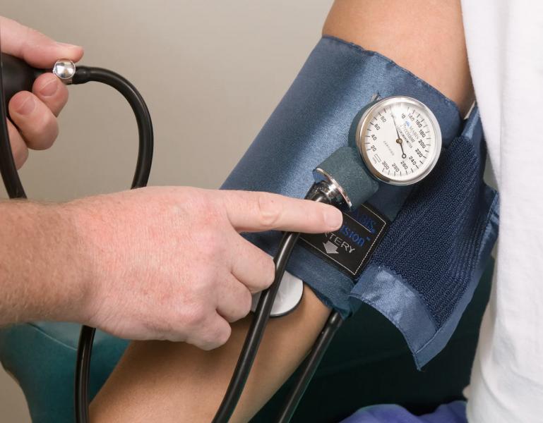 Самарские врачи назвали критическую отметку артериального давления для взрослых