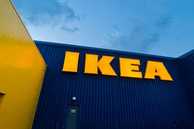 В Самаре 27 октября демонтировали вывеску IKEA со здания ТЦ "Мега" 