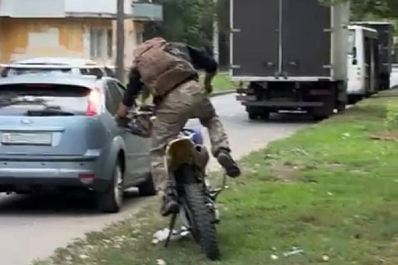 В Самаре мотоциклист сбил 12-летнего подростка и скрылся