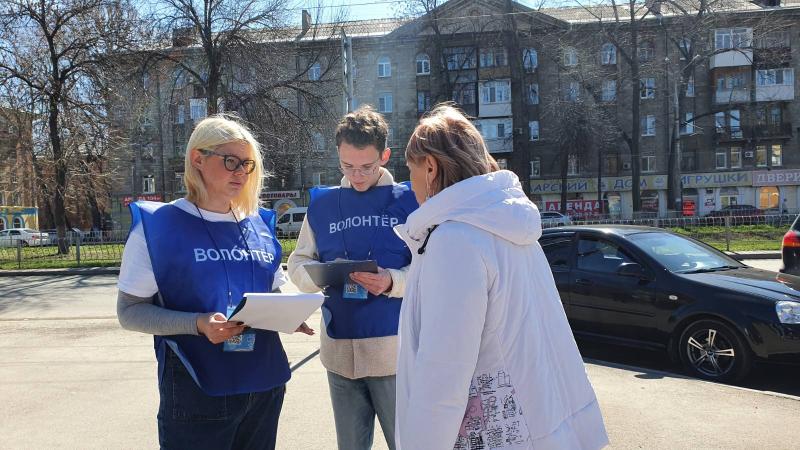 С 1 по 3 мая волонтеры помогают самарцам проголосовать за благоустройство города