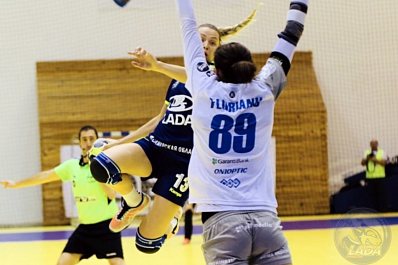 Гандболистки Лады обыграли спортсменок из Крайовы