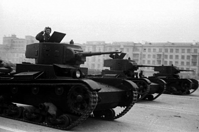 Самарский архив опубликовал фотографии парада в Куйбышеве 7 ноября 1941 года