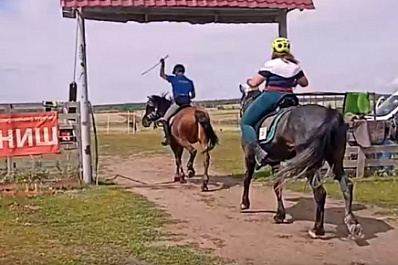 В селе Жигули прошли Всероссийские соревнования по конным скачкам