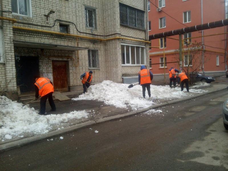 Коммунальные службы и жители Самары вышли на Гагаринский субботник