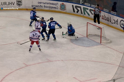 Драматичный поединок: как хоккейная "Лада" дома принимала гостей из Тулы