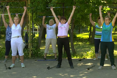 В Самаре пожилых ждут на занятиях скандинавской ходьбой