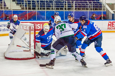 Хоккейная "Лада" потерпела первое домашнее поражение в сезоне