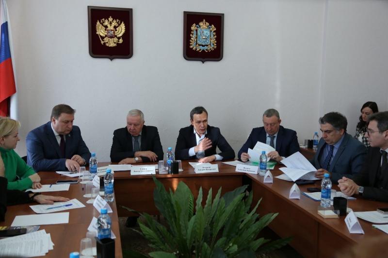 Самарские министры поделились опытом помощи семьям военнослужащих