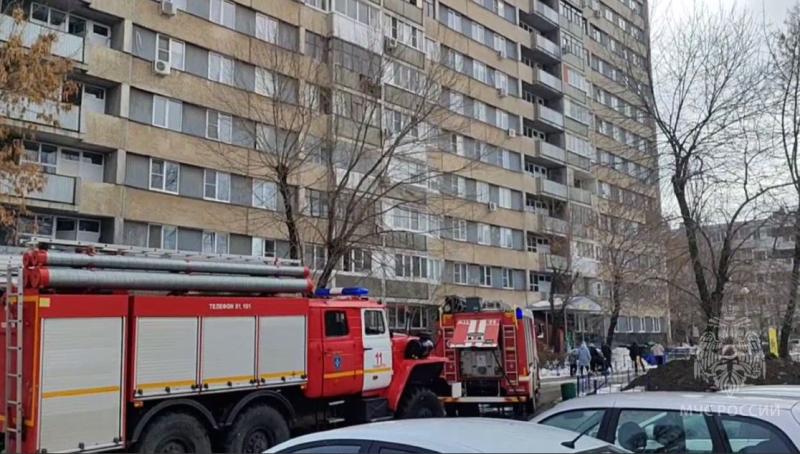 В Тольятти из горящей высотки спасли 7 человек