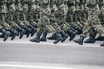 В российские школы хотят вернуть обязательную военную подготовку