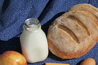 Две сети магазинов в Самарской области ограничат наценки на хлеб и молоко