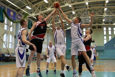Любительский чемпионат Самарской области по баскетболу выиграла команда из Тольятти
