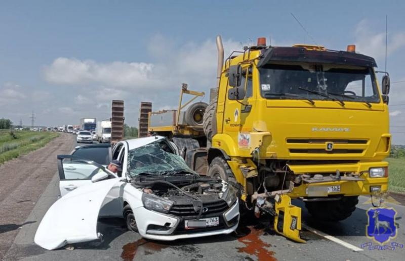 В Волжском районе столкнулись LADA Vesta и КамАЗ