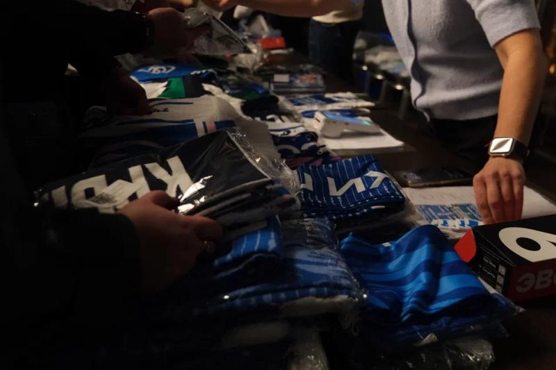 Встреча с новичками: игроки "Крыльев Советов" пообщались с болельщиками