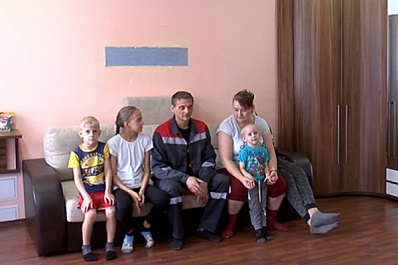 13 человек ютились в квартире: многодетная семья из Сызрани благодаря губернатору переехала в двухэтажный дом