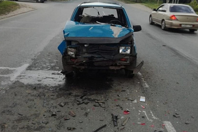 В Самарской области "Ока" на полной скорости протаранила "Ладу"