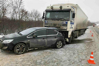 При столкновении фуры и Опеля на трассе М5 в Сызранском районе серьезно пострадали люди
